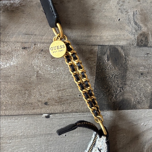 Guess Shoulder Bag - Picture 3 of 9